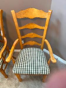 Beautiful Dining Table and 8 Chairs - Photo 3