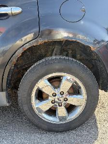 2011 Ford Escape Limited - Photo 4