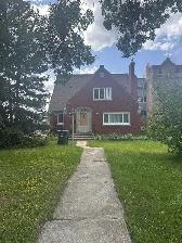 Next to LU Law School - 4-bedroom 2 bath House, Sept. 15th