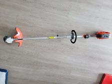 HUSQVARNA BATTERY STRING TRIMMER 220iL KIT BATTERY AND CHARGER