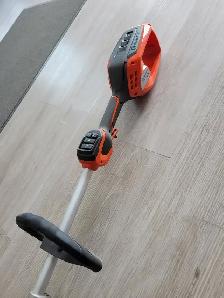 HUSQVARNA BATTERY STRING TRIMMER 220iL KIT BATTERY AND CHARGER - Photo 2
