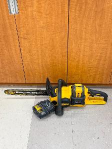 DEWALT DCCS670 60V MAX FLEXVOLT 16' Chainsaw kit - $369
