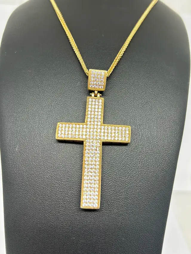 10k Iced Out Cross Pandent