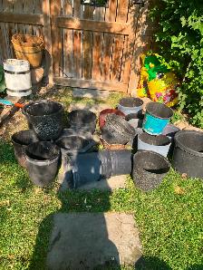 Garden Pots - Photo 2