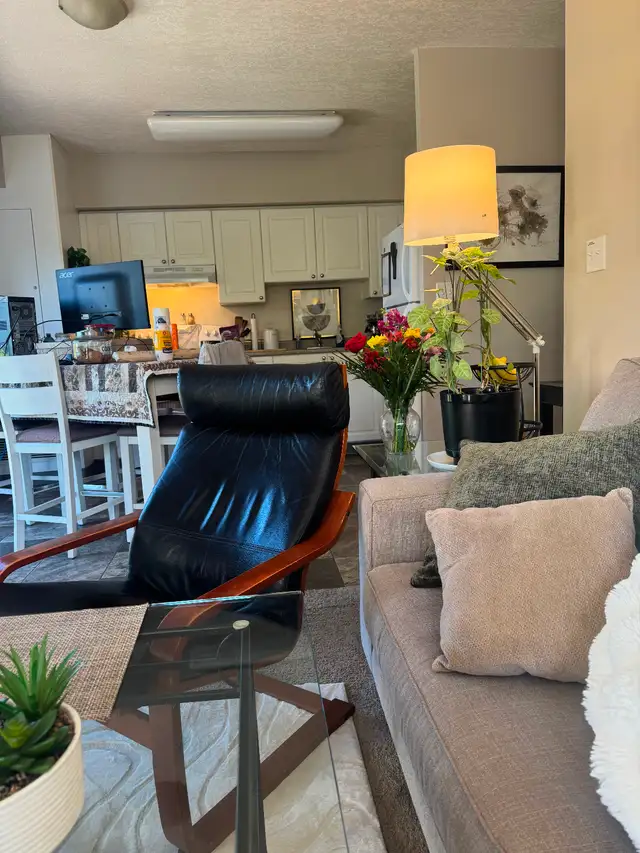 Room for rent four month lease 700 a month