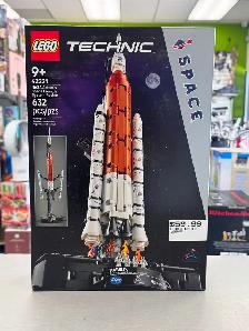 LEGO Technic NASA Artemis Space Launch System Rocket - NEW 42221