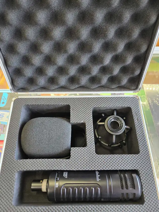 ART D7 LARGE  DIAPHRAGM MIC IN CASE