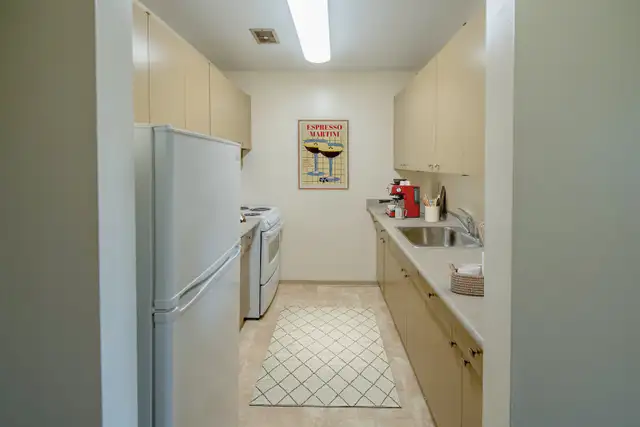 Selkirk - Bachelor Suite Available