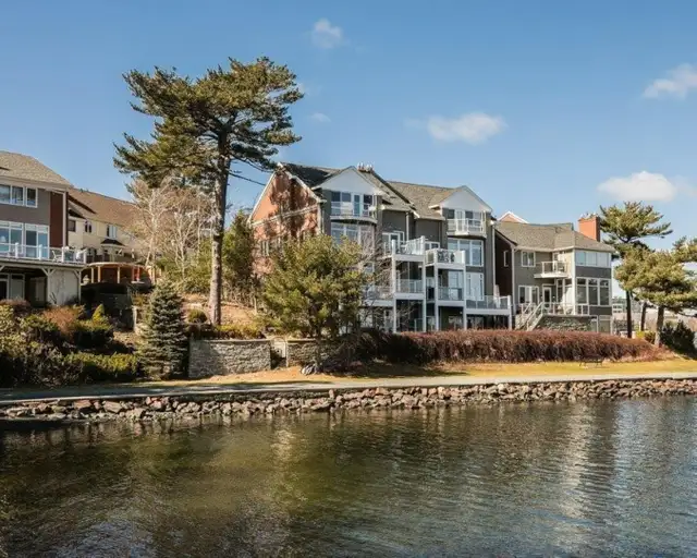 23-093 Furnished townhouse with ocean views.