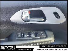 2024 Chrysler Pacifica Touring-L - Photo 10