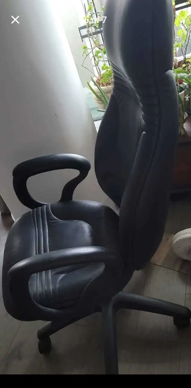Reclinable 6 way. office Chair