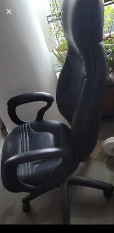 Reclinable 6 way. office Chair