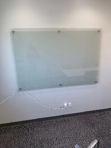Moving Location - Glass whiteboard - Photo 2