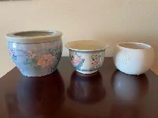 Beautiful vintage,  porcelain flower pots,  2 floral   planters - Photo 2