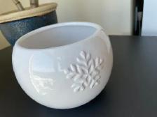 Beautiful vintage,  porcelain flower pots,  2 floral   planters - Photo 4