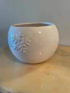 Beautiful vintage,  porcelain flower pots,  2 floral   planters - Photo 6