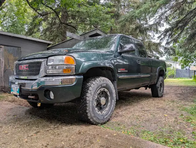 2004 GMC Sierra SLE 2500HD 4x4 Sb 6.0L gas