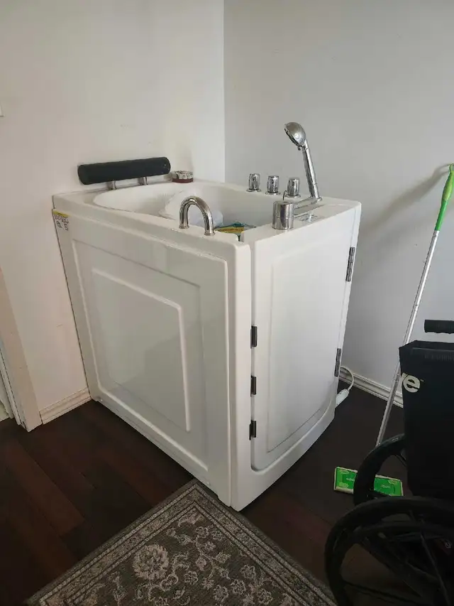American Standard Acrylic Walk in Tub