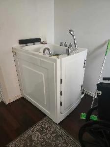 American Standard Acrylic Walk in Tub