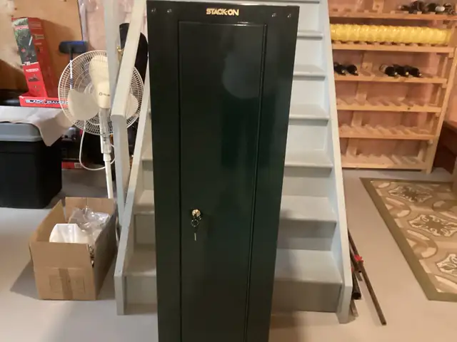 STACK-ON GUN CABINET