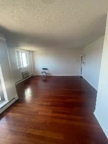 Condo Apartment in Byron, London - Photo 3