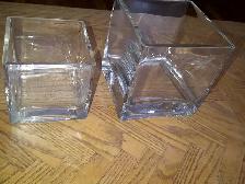 2 PLATS NEUFS PLASTIQUE SOLIDE POUR LUNCH OU AUTRE: $5.00 CHACUN