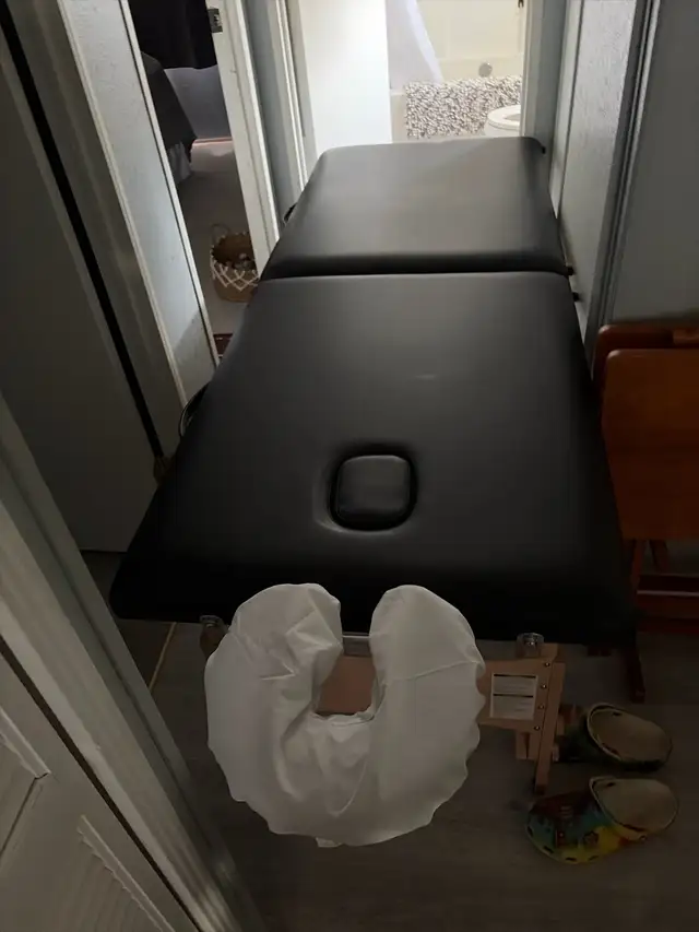 massage table