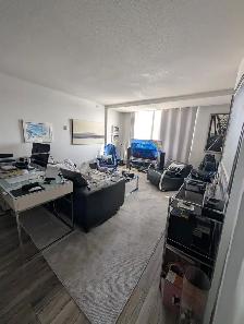 Unfurnished 1 Bed, 1 Bath Top Floor Apartment