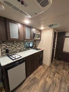 2019 WILDWOOD WDT19 W/slide only 3640lbs! - Photo 6