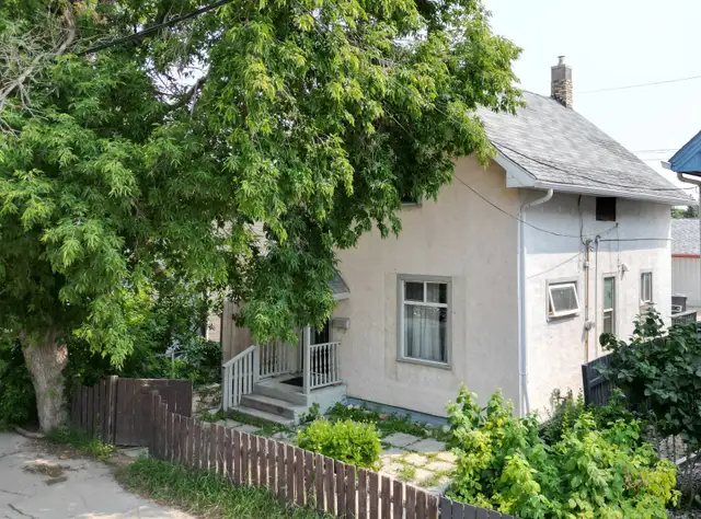 FOR SALE: 3-bed 1.5 bath is St Boniface
