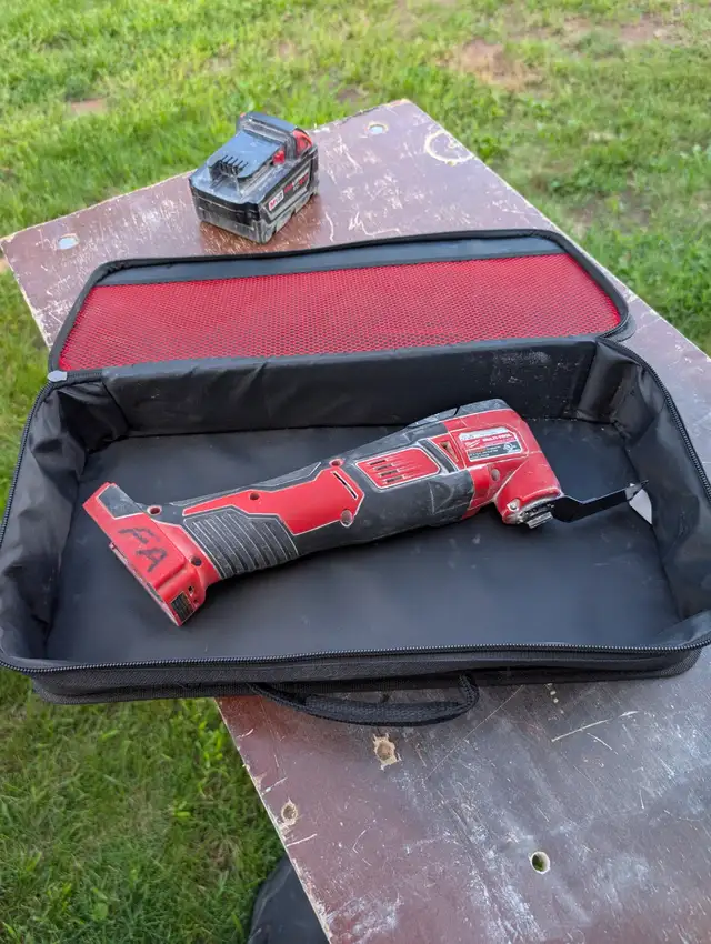 MILWAUKEE  OSCILLATING  SAW