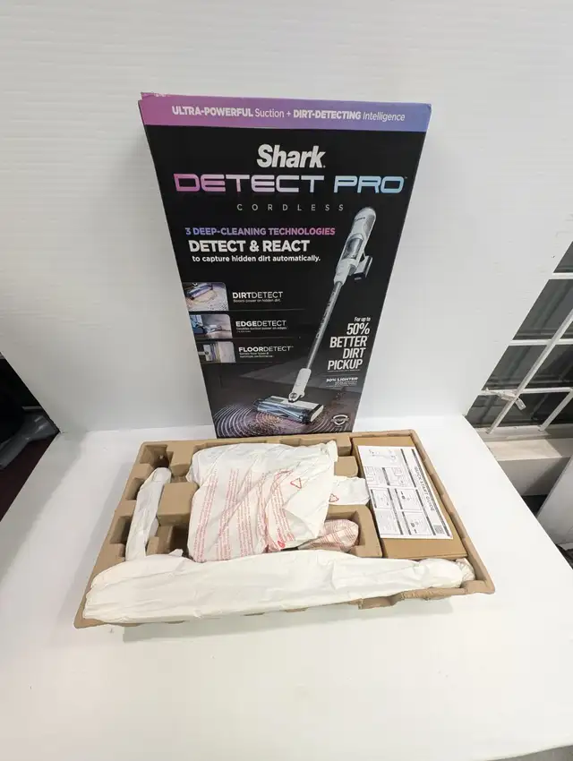 (B5447) Shark iw1120c Vaccum (New in Box)