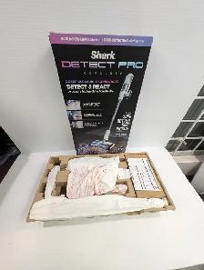 (B5447) Shark iw1120c Vaccum (New in Box)