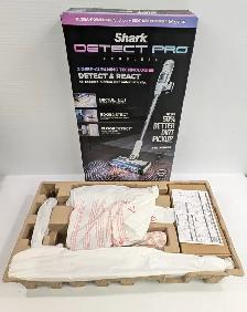 (B5447) Shark iw1120c Vaccum (New in Box) - Photo 3