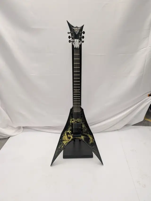 (B5428) Dean Black Gold Electric Guitar W/ Case