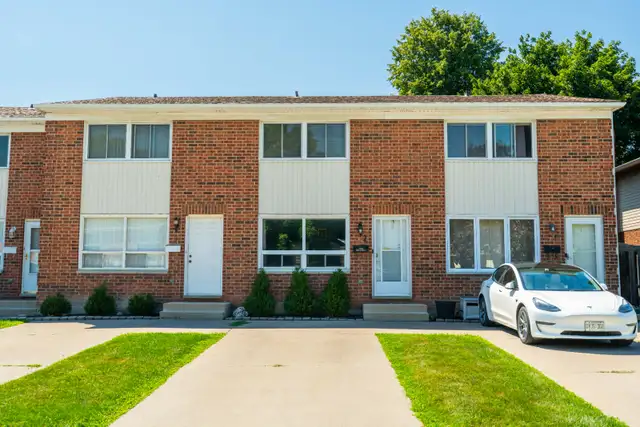 PETS ARE ALLOWED!  Condo For Sale – North End Sarnia