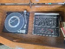 Antique Gramophone with built-in Speaker