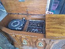 Antique Gramophone with built-in Speaker - Photo 2