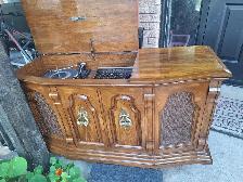 Antique Gramophone with built-in Speaker - Photo 3
