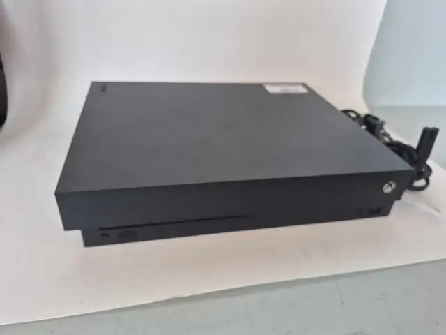 1tb Xbox One X w/Cables (32618296)