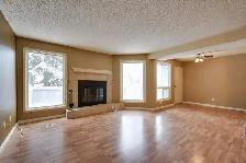 RENOVATED 3 BEDROOM   DEN TOWNHOUSE | 2 PARKING STALLS | FENCED - Photo 4