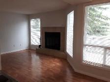 RENOVATED 3 BEDROOM   DEN TOWNHOUSE | 2 PARKING STALLS | FENCED - Photo 5