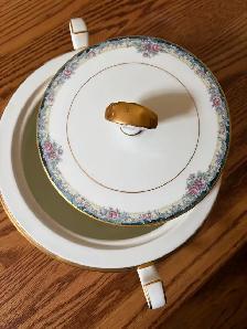 Noritaki covered vegetable bowl
