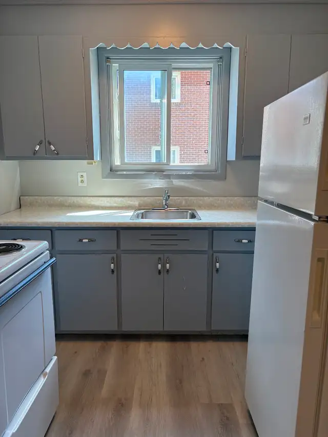 Bright 2 Bedroom Apartment in Belleville
