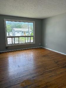 Bright 2 Bedroom Apartment in Belleville - Photo 2