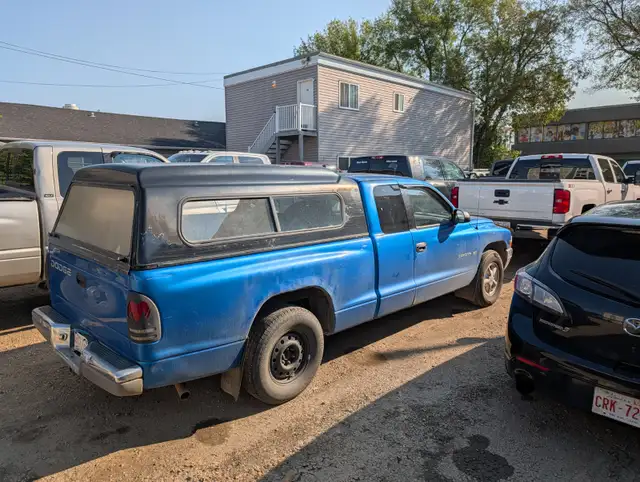1999 Club Cab Dodge Dakota Truck