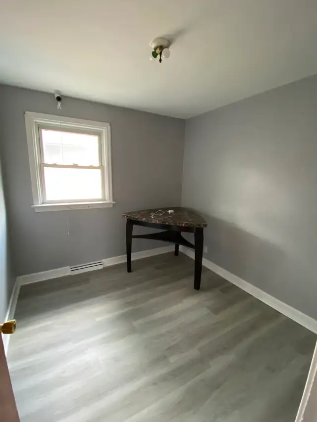 Freshly renovated 3 BD detached house in Oshawa mins from 401