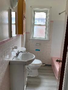 Freshly renovated 3 BD detached house in Oshawa mins from 401 - Photo 2