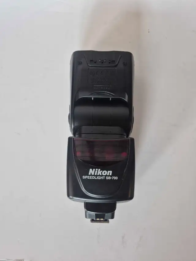 Nikon Speedlight SB-700 No Accessories (33177009)