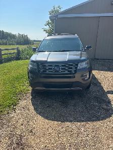 2016 Ford Explorer XLT AWD - Photo 2